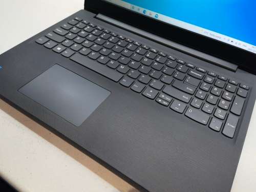 LENOVO V15*8TH GEN i3*i3-8130U*8GB RAM*256GB SSD*HD DISPLAY*
