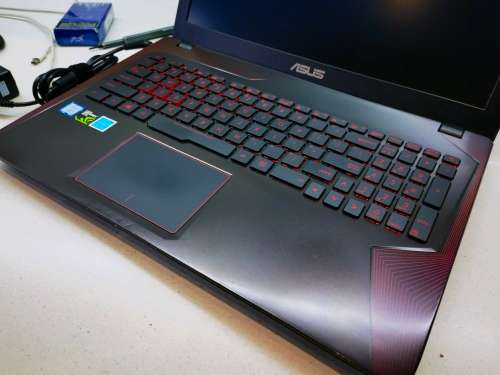 GAMING BEAST!*ASUS FX553VD*i5-7300HQ*FHD*256GB NVME SSD*16GB DDR4*QUAD CORE*NVIDIA GTX1050*