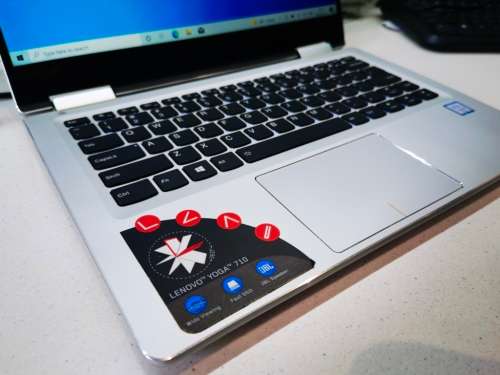 *Awesome!**LENOVO YOGA 710*i7-7500U*TOUCHREEN*8GB DDR4*256GB NVME*FHD*HD 620*BACKLIT