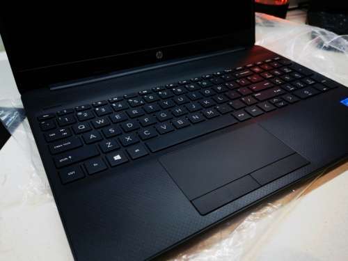 BRAND NEW*10/10 CONDITION-HP NOTEBOOK 15-N4020-9TH GEN*4GB DDR4*500GB HDD*WARRANTY