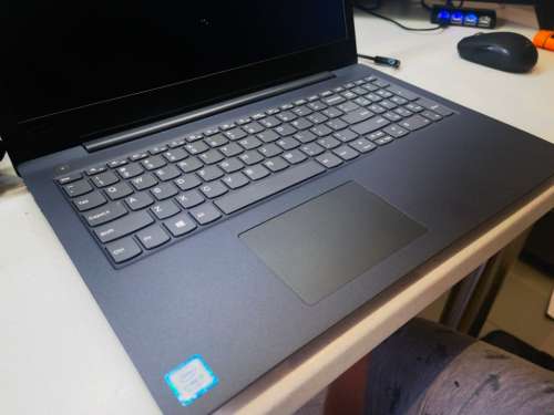 *8TH GEN*LENOVO V330*i5-8250U*FHD*8GB DDR4*500GB SSHD*UHD 620 GRAPHICS*