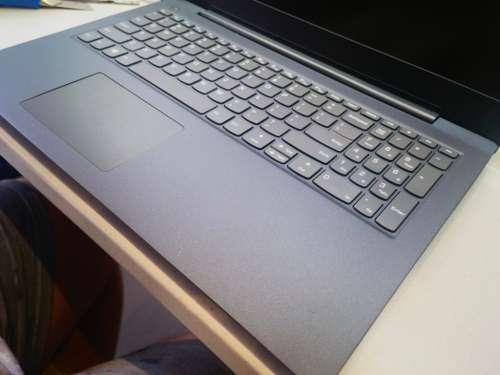 *8TH GEN*LENOVO V330*i5-8250U*FHD*8GB DDR4*500GB SSHD*UHD 620 GRAPHICS*