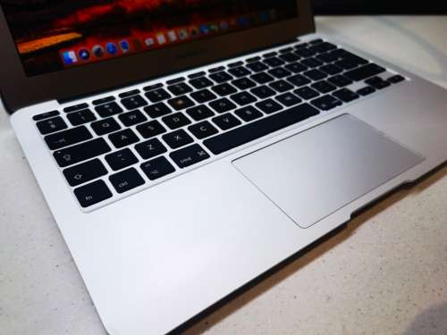 *Excellent*Apple Macbook Air*EARLY 2014*4GB RAM*128GB SSD*BACKLIT*