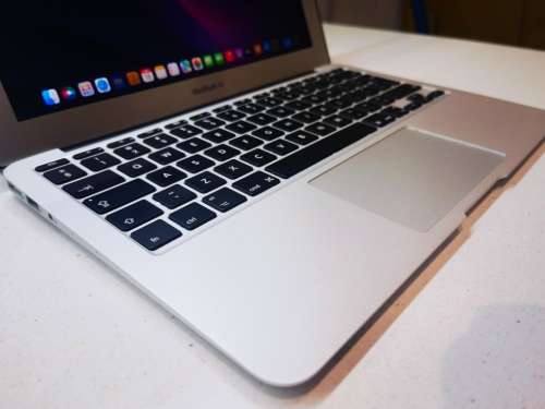 MINT CONDITION**HIGH SPEC**ULTIMATE 2015-2017 APPLE MACBOOK AIR i5*128GB SSD*4GB RAM*52 cycles*