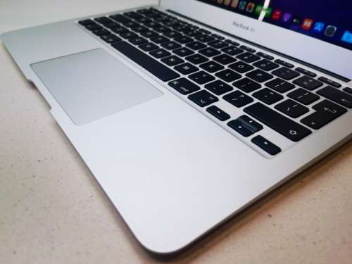 MINT CONDITION**HIGH SPEC**ULTIMATE 2015-2017 APPLE MACBOOK AIR i5*128GB SSD*4GB RAM*52 cycles*