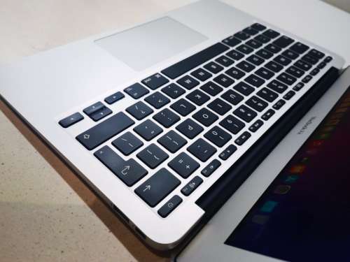 MINT CONDITION**HIGH SPEC**ULTIMATE 2015-2017 APPLE MACBOOK AIR i5*128GB SSD*4GB RAM*52 cycles*