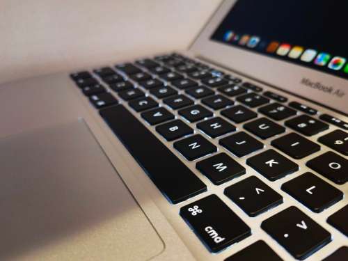 MINT CONDITION**HIGH SPEC**ULTIMATE 2015-2017 APPLE MACBOOK AIR i5*128GB SSD*4GB RAM*52 cycles*