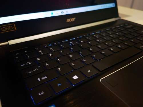 BEAST!*VERY FAST*ACER SWIFT 5*i7-7500U*IPS FHD*8GB RAM*512GB SSD*BACKLIT