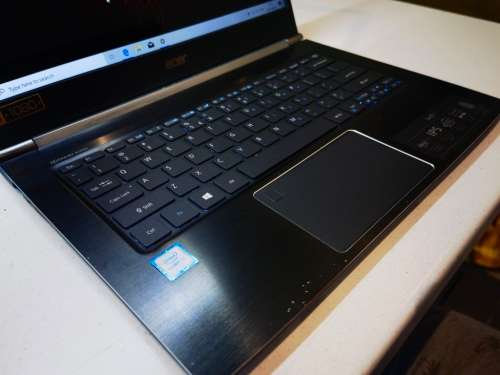 BEAST!*VERY FAST*ACER SWIFT 5*i7-7500U*IPS FHD*8GB RAM*512GB SSD*BACKLIT