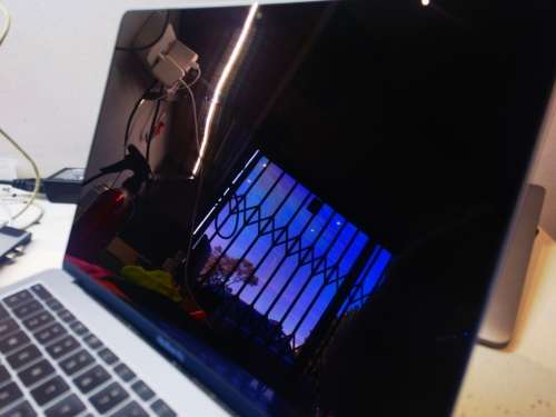 Do not miss!*2017 MACBOOK PRO*CORE i5*8GB RAM*128GB NVME SSD*RETINA2560X1440*IRIS PLUS*384 CYCLES