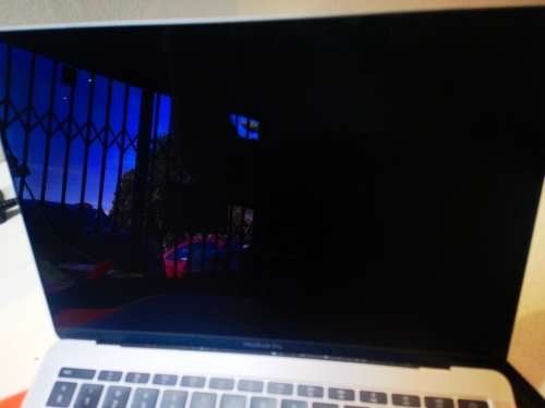 Do not miss!*2017 MACBOOK PRO*CORE i5*8GB RAM*128GB NVME SSD*RETINA2560X1440*IRIS PLUS*384 CYCLES