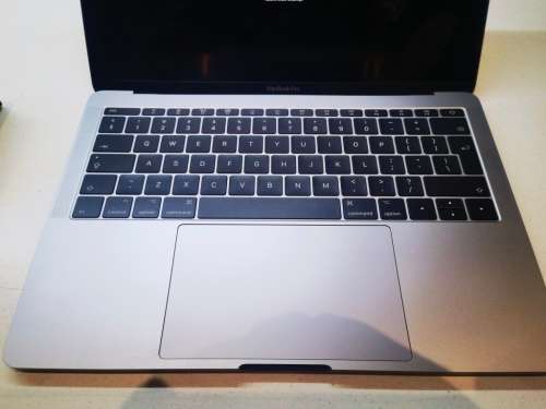 Do not miss!*2017 MACBOOK PRO*CORE i5*8GB RAM*128GB NVME SSD*RETINA2560X1440*IRIS PLUS*384 CYCLES