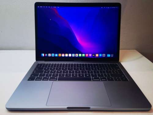 Do not miss!*2017 MACBOOK PRO*CORE i5*8GB RAM*128GB NVME SSD*RETINA2560X1440*IRIS PLUS*384 CYCLES