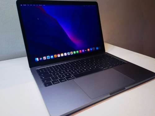Do not miss!*2017 MACBOOK PRO*CORE i5*8GB RAM*128GB NVME SSD*RETINA2560X1440*IRIS PLUS*384 CYCLES