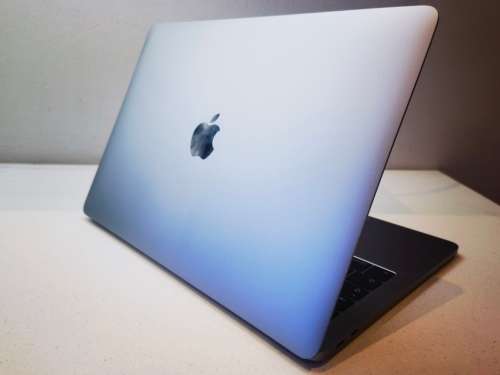 Do not miss!*2017 MACBOOK PRO*CORE i5*8GB RAM*128GB NVME SSD*RETINA2560X1440*IRIS PLUS*384 CYCLES