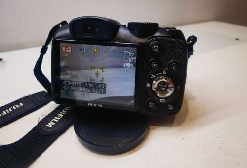 FUJIFILM FINEPIX S2995*SEMI DSLR*14MP*18X OPTICAL*28MM ZOOM LENS*