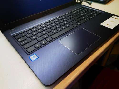 Asus X543U 8th Gen i5 8GB 256GB SSD UHD 620 Graphics Quad Core