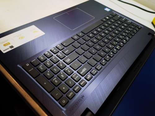 Asus X543U 8th Gen i5 8GB 256GB SSD UHD 620 Graphics Quad Core