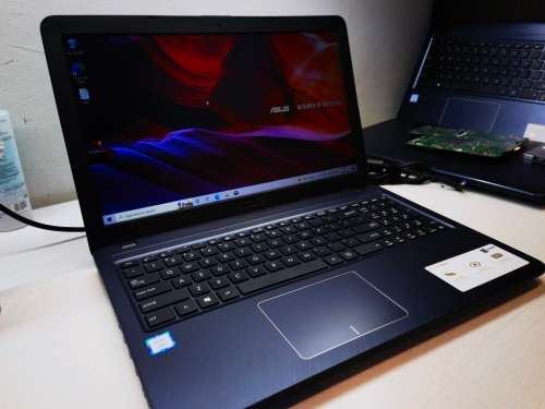 Asus X543U 8th Gen i5 8GB 256GB SSD UHD 620 Graphics Quad Core