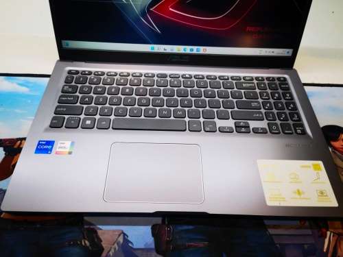 CLOSE TO NEW!*VERY FAST!*11TH GEN!*ASUS VIVOBOOK X515EA*i5-1135G7*8GB DDR4*512GB nvme SSD*HD