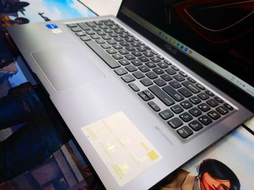 CLOSE TO NEW!*VERY FAST!*11TH GEN!*ASUS VIVOBOOK X515EA*i5-1135G7*8GB DDR4*512GB nvme SSD*HD