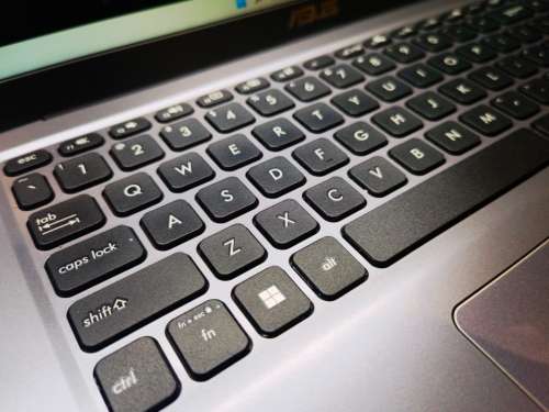 CLOSE TO NEW!*VERY FAST!*11TH GEN!*ASUS VIVOBOOK X515EA*i5-1135G7*8GB DDR4*512GB nvme SSD*HD