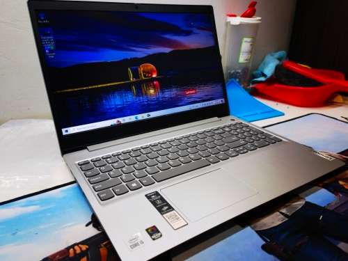 10TH GEN BEAST!*LENOVO IDEAPAD 3*i5-1035g4*8GB DDR4*256GB SSD*HD*G4 GRAPHICS*WARRANTY