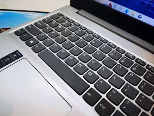 10TH GEN BEAST!*LENOVO IDEAPAD 3*i5-1035g4*8GB DDR4*256GB SSD*HD*G4 GRAPHICS*WARRANTY