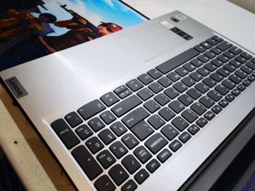 10TH GEN BEAST!*LENOVO IDEAPAD 3*i5-1035g4*8GB DDR4*256GB SSD*HD*G4 GRAPHICS*WARRANTY