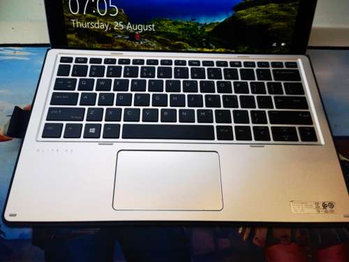 *AMAZING*STUNNING*HP ELITE X2 1012*R32K RETAIL*i5-7200U*3K DISPLAY*8GB*256GB SSD*TOUCHSCREEN*