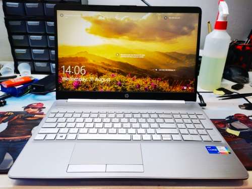 11TH GEN BEAST!*AS NEW!*HP NOTEBOOK 15*i5-1135G7*8GB DDR4*256GB SSD*1TB HDD*FHD*