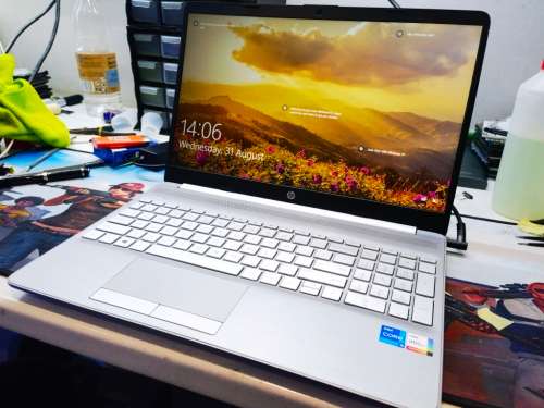 11TH GEN BEAST!*AS NEW!*HP NOTEBOOK 15*i5-1135G7*8GB DDR4*256GB SSD*1TB HDD*FHD*