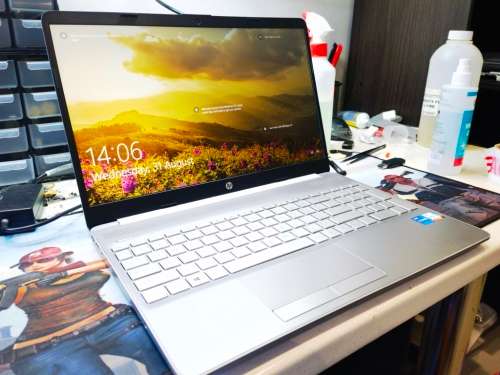 11TH GEN BEAST!*AS NEW!*HP NOTEBOOK 15*i5-1135G7*8GB DDR4*256GB SSD*1TB HDD*FHD*