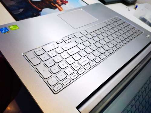 ULTIMATE BEAST!*DELL INSPIRON 17 7737*i7-4510u*NVIDIA GT740M*16GB RAM*512GB SSD*17.3`FHD*BACKLIT*