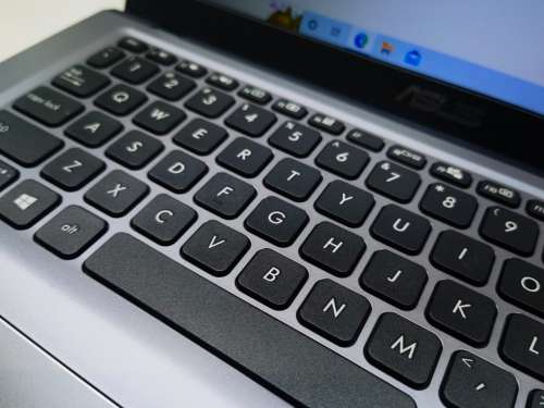 STUNNING!*ASUS X415FA*i3-10110U*10TH GEN*8GB DDR4*1000GB HDD*UHD GRAPHICS