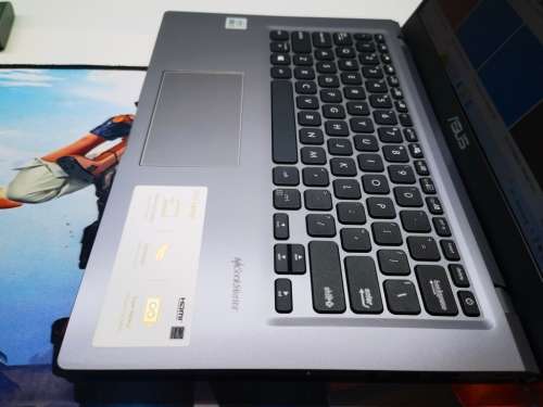 STUNNING!*ASUS X415FA*i3-10110U*10TH GEN*8GB DDR4*1000GB HDD*UHD GRAPHICS