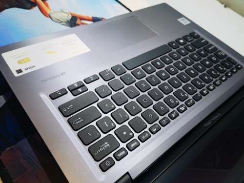 STUNNING!*ASUS X415FA*i3-10110U*10TH GEN*8GB DDR4*1000GB HDD*UHD GRAPHICS