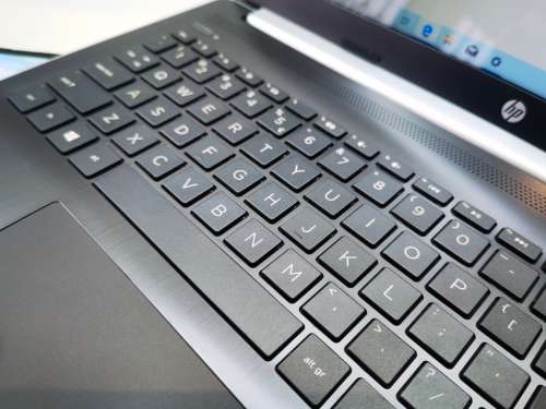 VERY FAST!*STUNNING!*HP NOTEBOOK 15*i5-8250U*8GB DDR4*240GB SSD*HD*