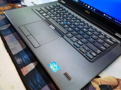 DELL LATITUDE E5450 i5-5300u**8GB RAM*HD*250GB SSD*