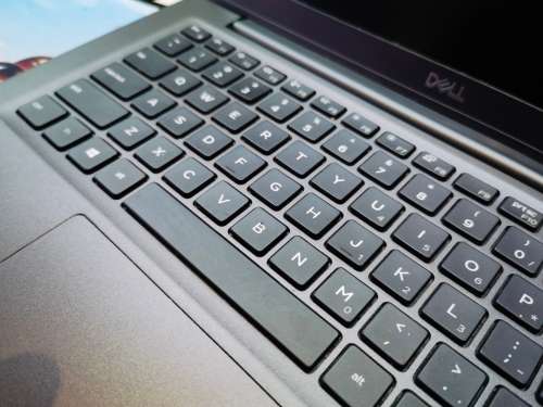 *Amazing!*CARBON ULTRABOOK*DELL LATITUDE 7300*i5-8265U*8GB*256GB SSD*FHD