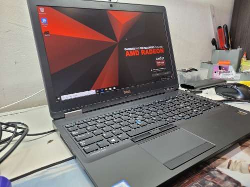 BEAST SPEC!*DELL LATITUDE E5570*i7-6820HQ*16GB*256GB SSD*FHD*RADEON R7