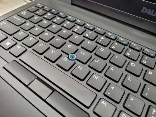 BEAST SPEC!*DELL LATITUDE E5570*i7-6820HQ*16GB*256GB SSD*FHD*RADEON R7