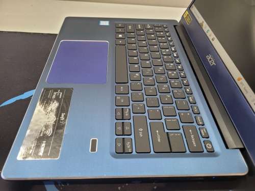 VERY FAST!*HIGH SPEC!*BEAUTY*ACER SWIFT 3*i5-8265U*IPS FHD*8GB RAM*256GB SSD*