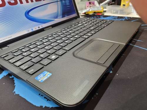 FAST!*TOSHIBA SATELLITE F74E*i3-2328M*6GB DDR3*240GB SSD*HD*DVD