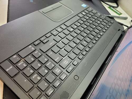 FAST!*TOSHIBA SATELLITE F74E*i3-2328M*6GB DDR3*240GB SSD*HD*DVD