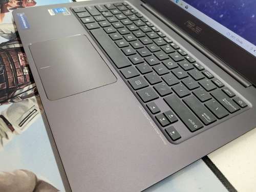 *EXTREME PERFORMANCE*ASUS ZENBOOK UX305F*M-5Y10c*8GB RAM*FHD*512GB SSD*