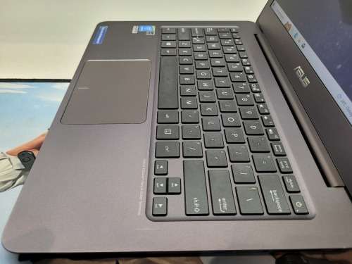 *EXTREME PERFORMANCE*ASUS ZENBOOK UX305F*M-5Y10c*8GB RAM*FHD*512GB SSD*
