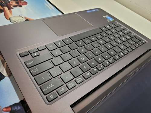 *EXTREME PERFORMANCE*ASUS ZENBOOK UX305F*M-5Y10c*8GB RAM*FHD*512GB SSD*