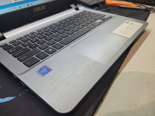 VERY FAST!**ASUS VIVOBOOK X407MA*N4000*4GB DDR4*256GB SSD*UHD GRAPHICS