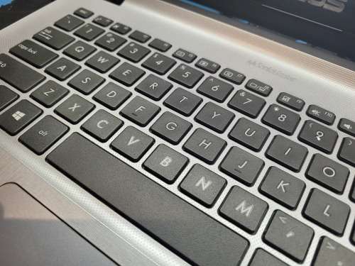 VERY FAST!**ASUS VIVOBOOK X407MA*N4000*4GB DDR4*256GB SSD*UHD GRAPHICS